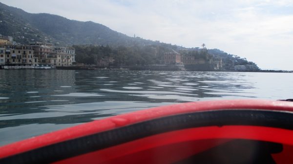 Rapallo-Zoagli in kayak. Foto scattata dall'interno dell'unità.
