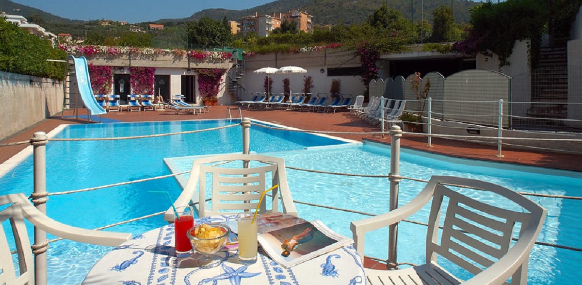 Hotel Riviera piscina
