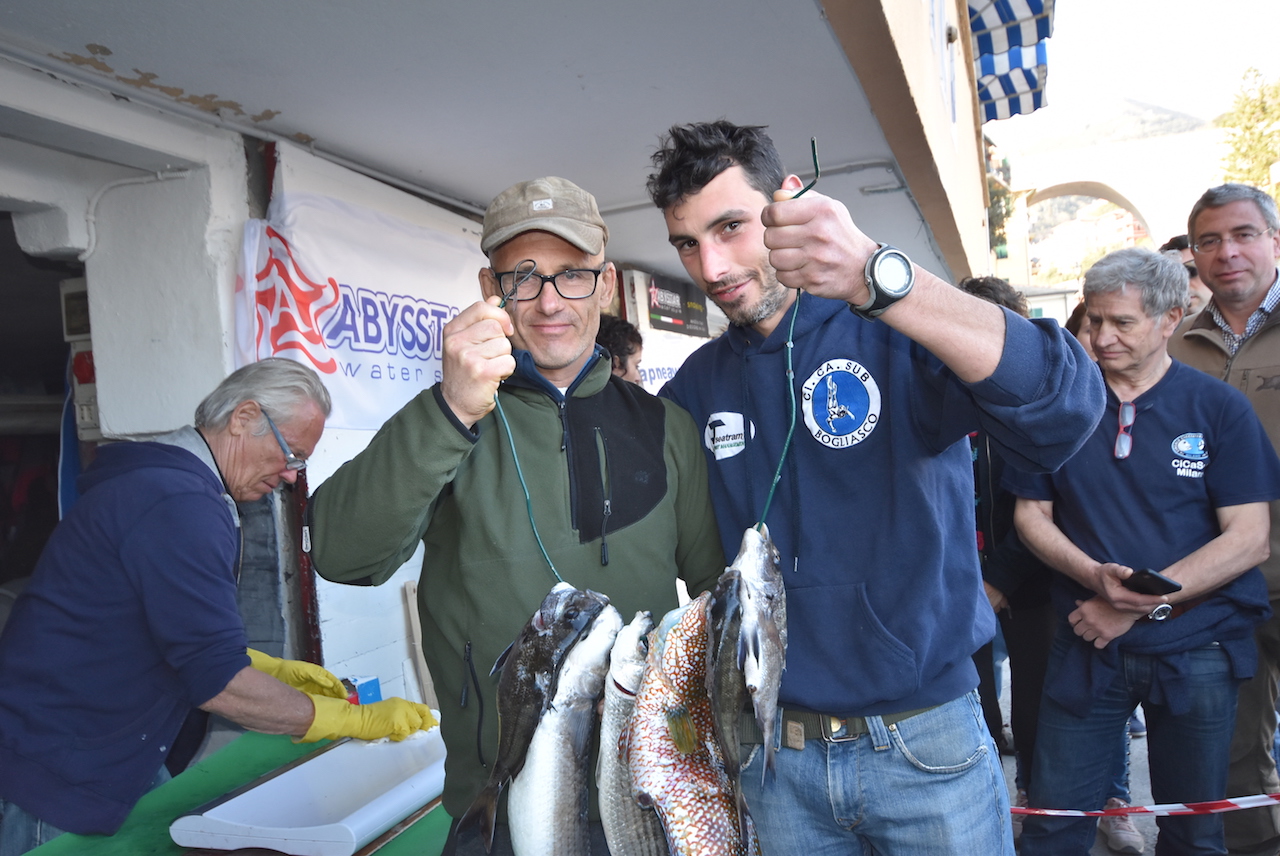 Zaninelli e Aste, terzi classificati alla gara di pesca subacquea in apnea di coppie di Bogliasco 2019