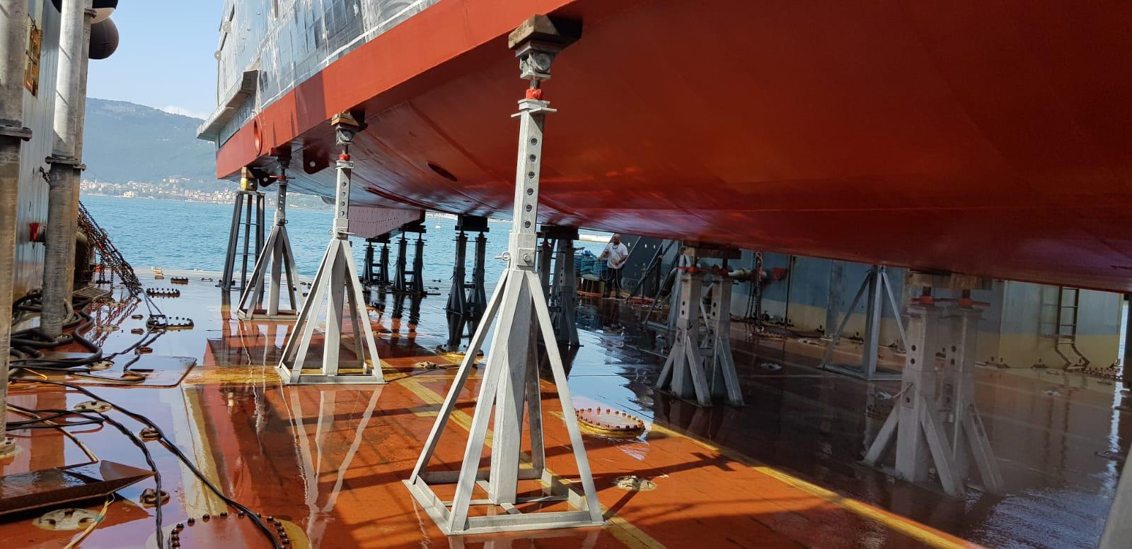 Naval Tecno Sud e Sanlorenzo - cavalletti per mega yacht