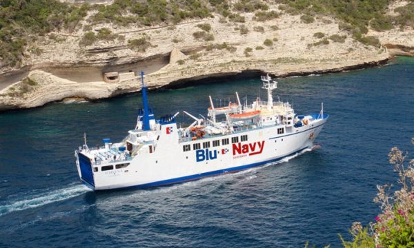 Il traghetto Ichnusa di Blu Navy