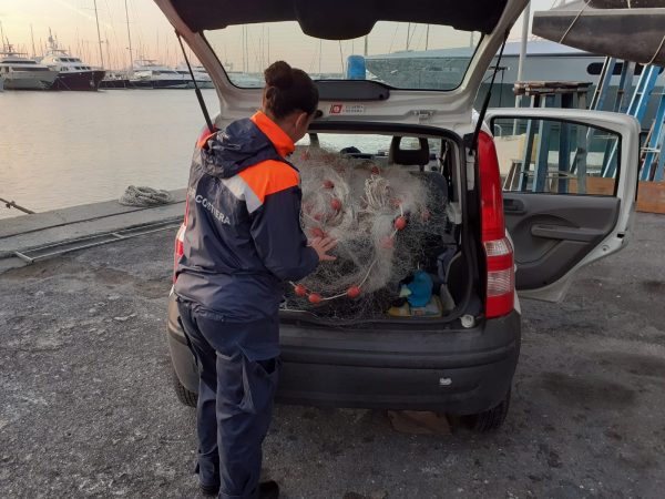 Reti da pesca sequestrate dalla Capitaneria di Porto