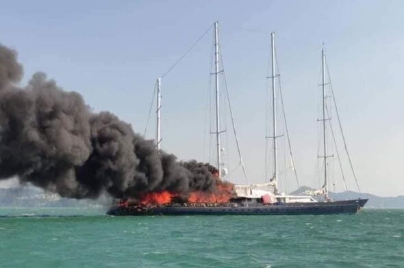 Un incendio ha distrutto il megayacht Phocea